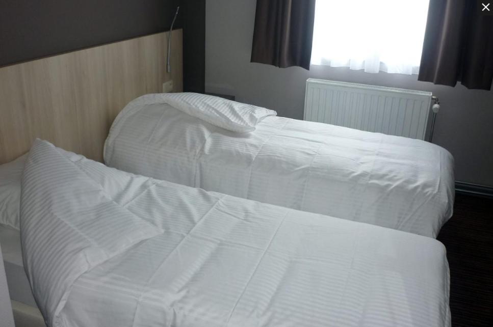 Hotel Les 100 Ciels Saint-Hubert Habitación foto