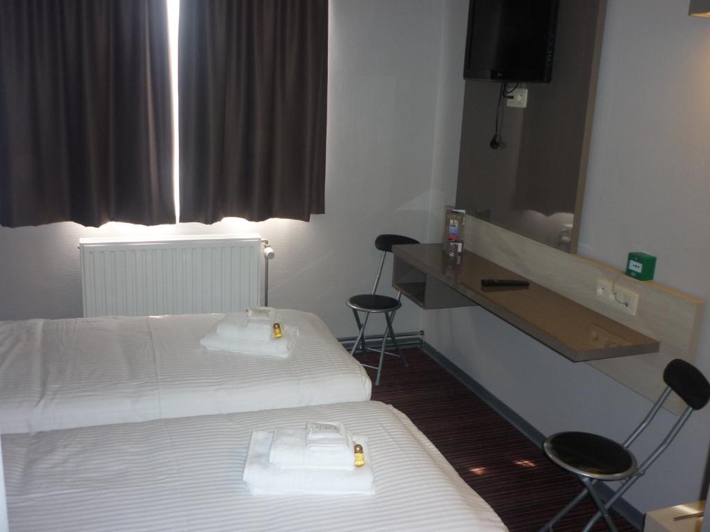Hotel Les 100 Ciels Saint-Hubert Habitación foto